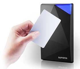 Xpass S2 es un dispositivo versátil y poderoso con multi-tecnología de tarjetas inteligentes